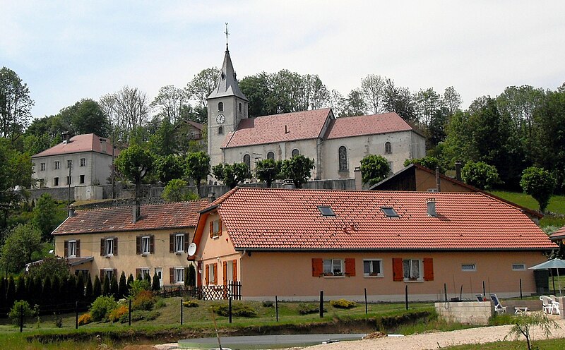 File:Courtefontaine, Église Saint-Laurent.jpg