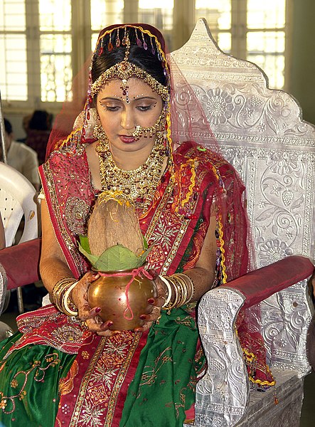 File:Hindu Bride, Ahmedabad, Gujarat.jpg