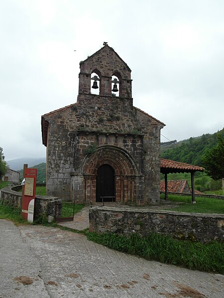 Файл:IglesiaDeSantaJulianaLafuenteLamasónSAM 0433.jpg