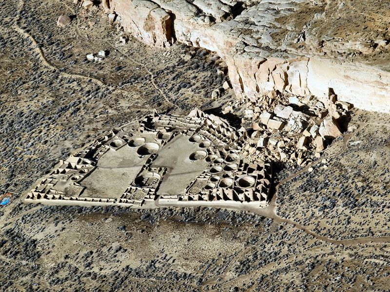 File:Pueblo Bonito Aerial.JPG