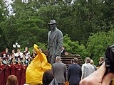 Памятник в Великом Новгороде скульптора Рукавишникова