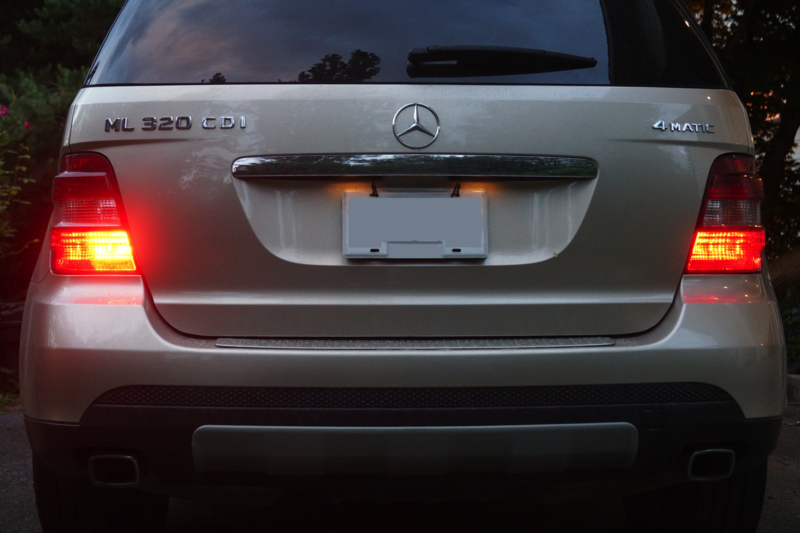 Archivo:RearFogLightMercedes.png