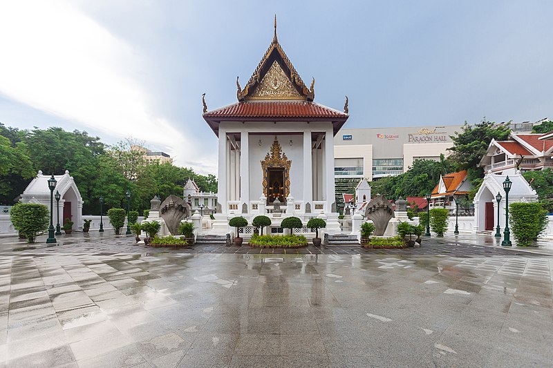 File:Ubosot Wat Pathum Wanaram.jpg