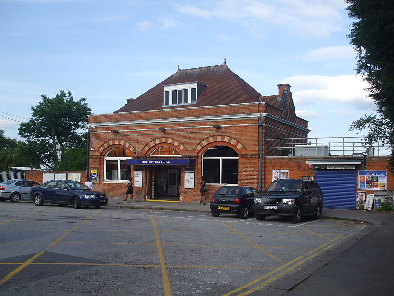 File:Buckhurst Hill stn building.JPG