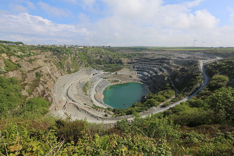 File:Delabole Slate Quarry 2014.JPG