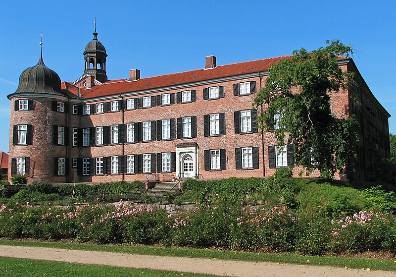 File:Eutin Schloss 1.jpg