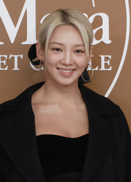 File:Hyoyeon in October 2024.png