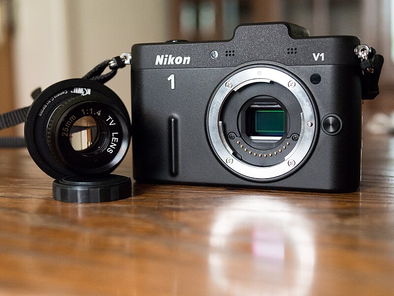 Файл:Nikon 1 mount.jpg