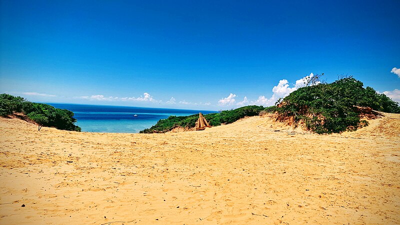 File:Red Dunes Vilanculos.jpg