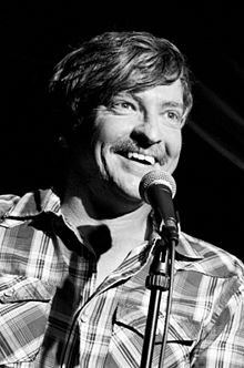 Rhys Darby 2013 (cropped).jpg