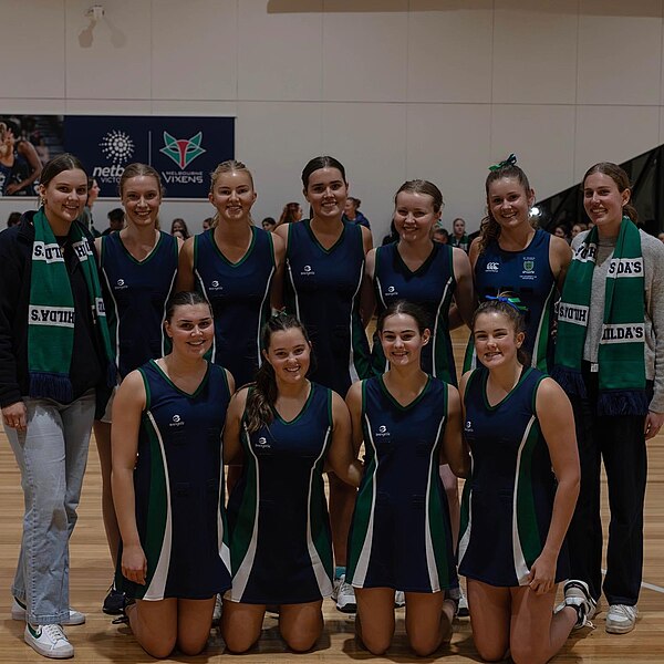 File:St Hilda's College Netball.jpg