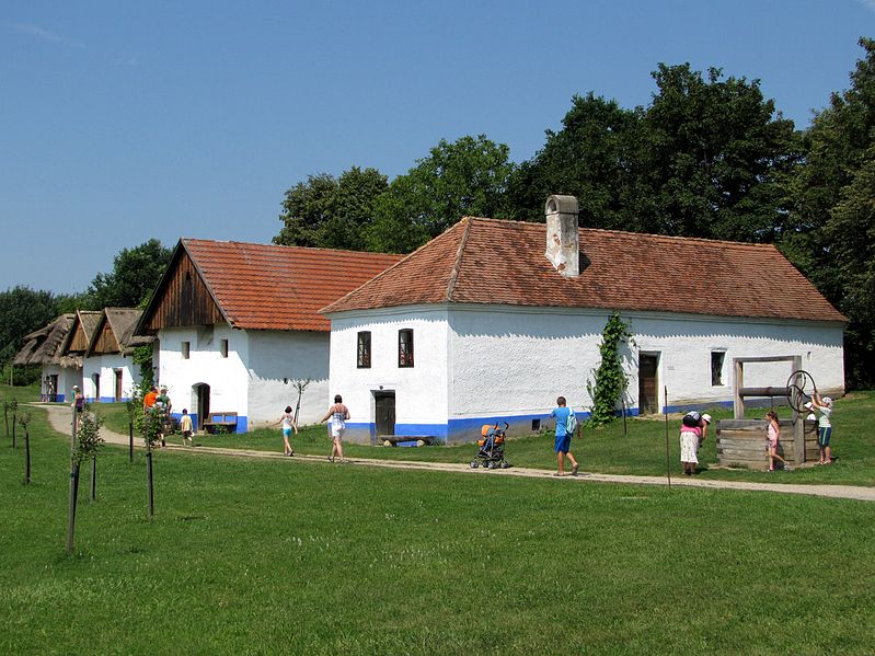 File:Straznice skanzen.jpg