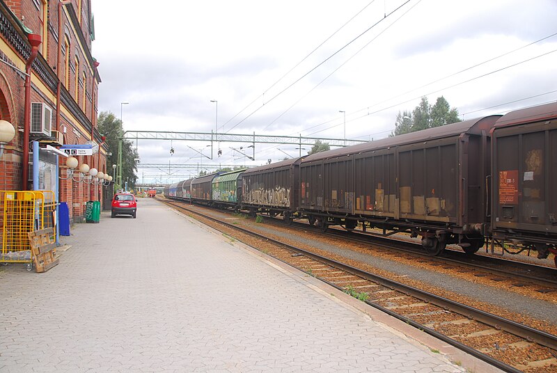 File:Umeå Central Station tracks.jpg