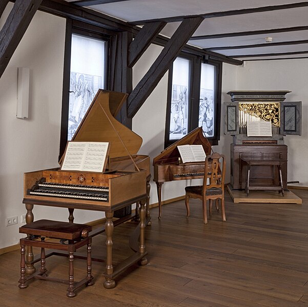 File:7b Bachhaus Eisenach Instrumentensaal.jpg