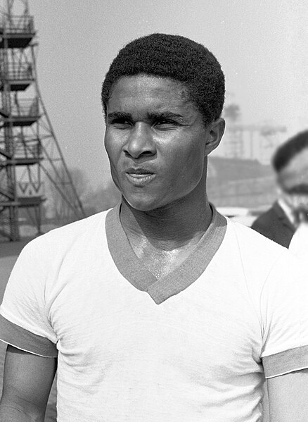 File:Eusebio (1963 version2).jpg