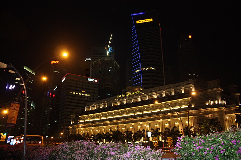 File:Fullerton Hotel at night.jpg