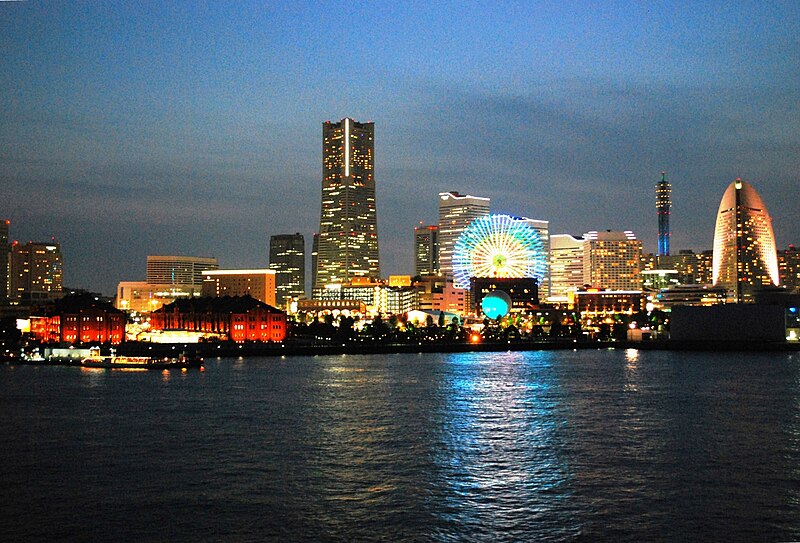 Файл:Minato-Mirai from Osanbashi Pier.JPG