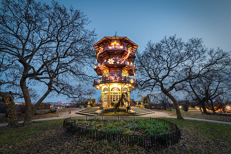 File:Pagoda Christmas Lights.jpg