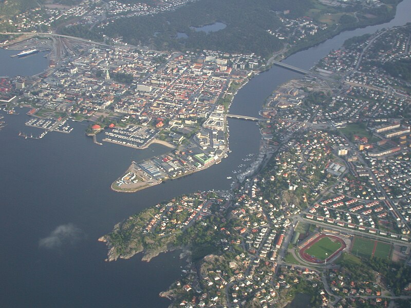 Файл:Vista aérea de Kristiansand.jpg