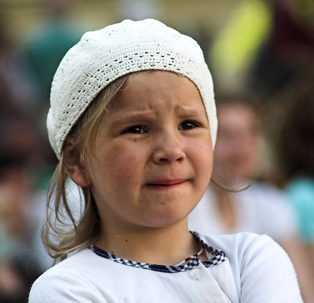 Файл:Worried little girl.jpg