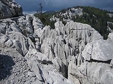 Vertically cracked grey rock