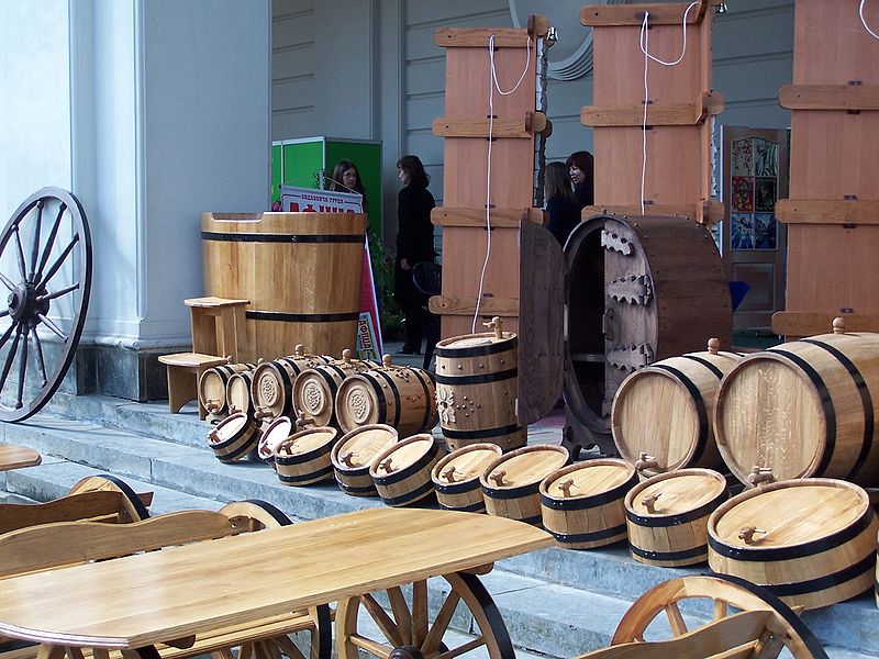 Файл:Lwów - barrels.JPG