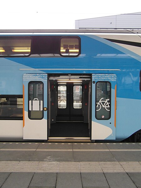 File:Salzburg - Hauptbahnhof (11628454045).jpg