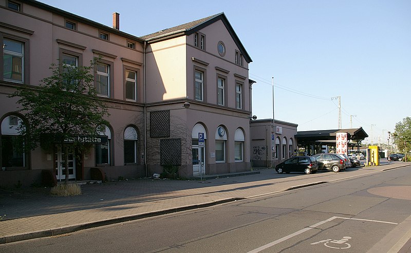 Файл:Unna Bahnhof Suedseite.jpg