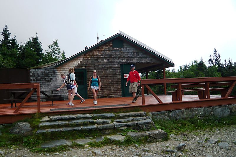 File:Halfway-house-tuckermans-ravine.JPG