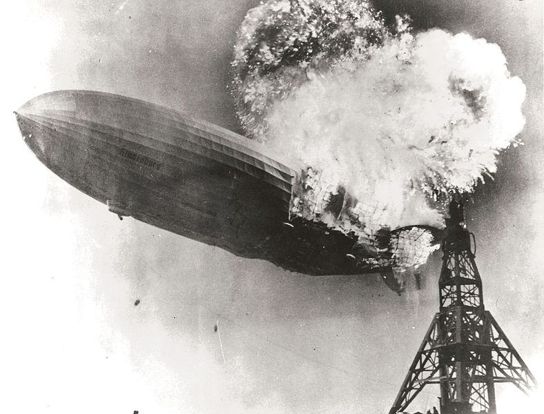 Файл:Hindenburg burning.jpg