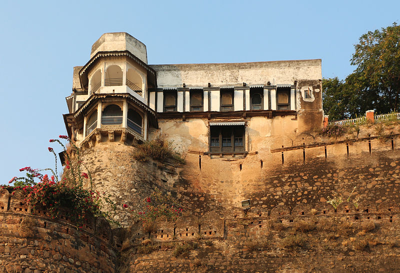 File:Royal Palace of Maheshwar.jpg