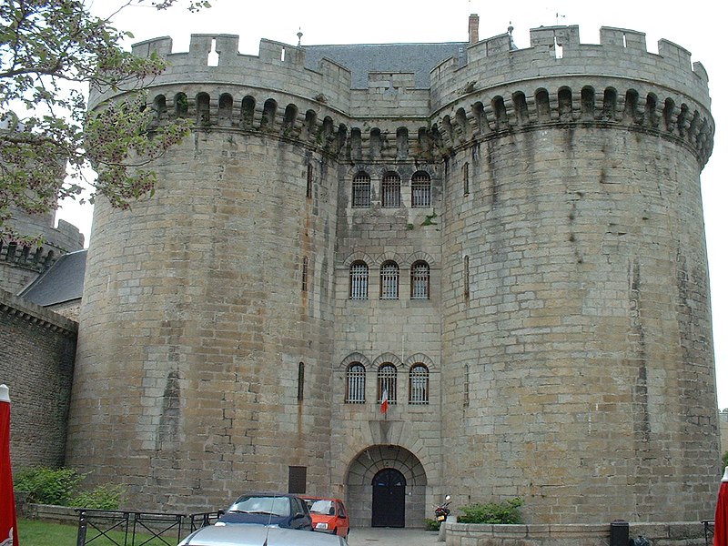 File:Chateau des Ducs Alencon.jpg