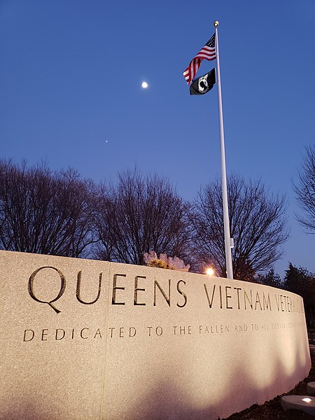 File:DuskVietnamVeteransMemorial.jpg