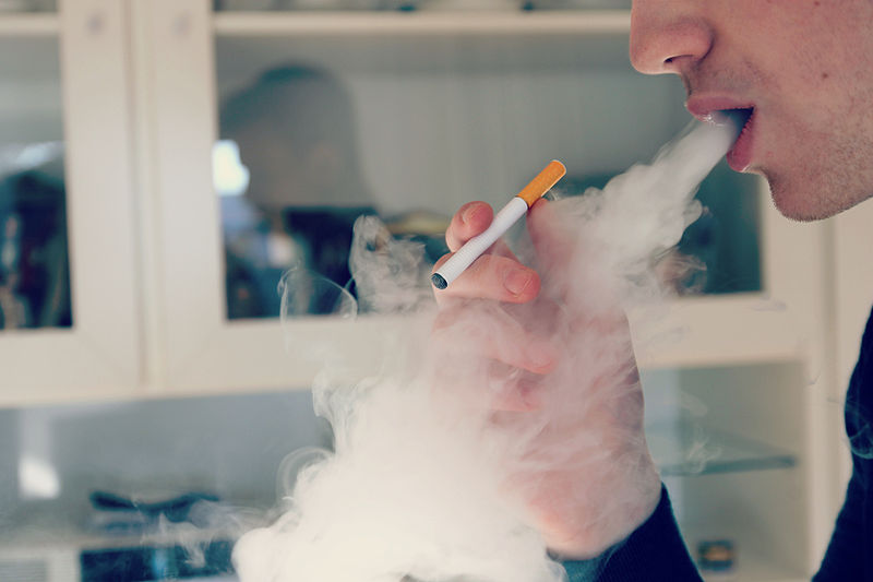 Файл:E-Cigarette-Electronic Cigarette-E-Cigs-E-Liquid-Vaping (15654060373).jpg