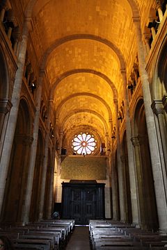 The nave of Lisbon Cathedral is covered by a series of tranverse barrel vaults separated by tranverse arches and has an upper, arched gallery (triforium).