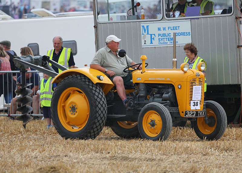 Файл:Massey Ferguson 35 industrial.JPG