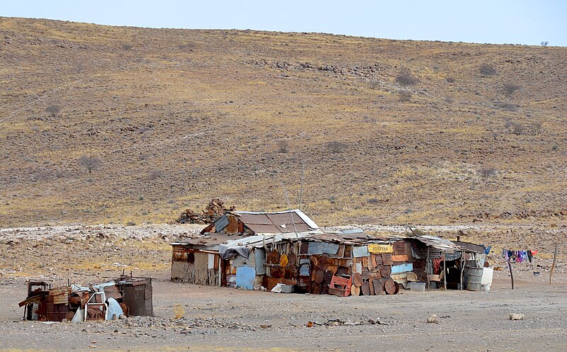 File:Shacks within Namib Desert.jpg