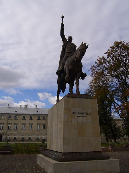 Archivo:Zamoyski Statue.jpg