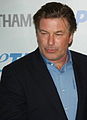 Alec Baldwin, es la voz de Dennis, en la película