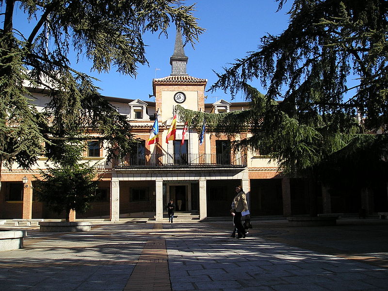 Archivo:Ayuntamiento las rozas.JPG