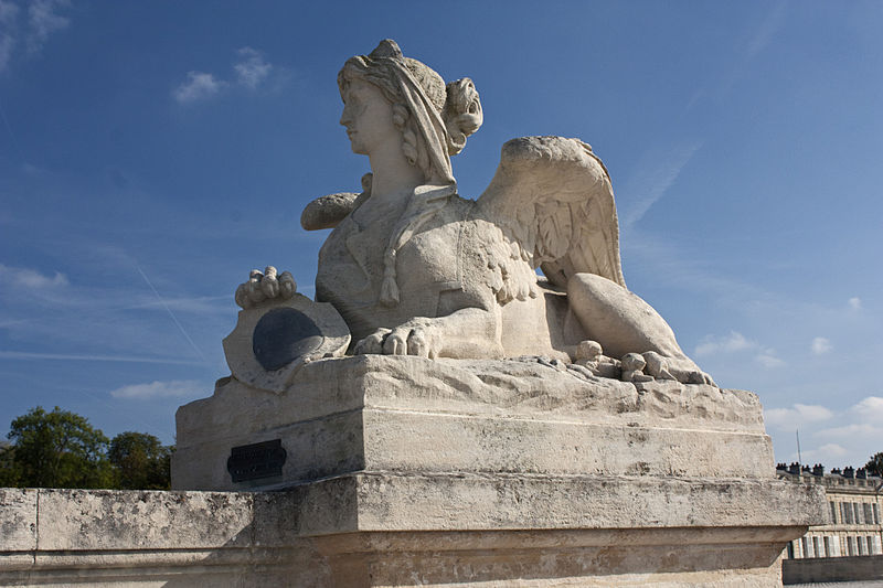 Файл:Château de Chantilly-Sphinge (Watrinelle)-20120917.jpg