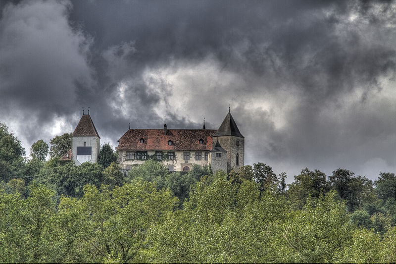 File:Château de Surpierre 2.jpg