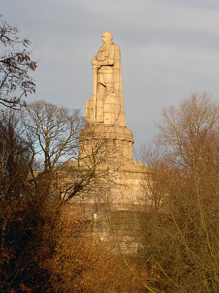 Archivo:Hamburg-Bismarck-Denkmal.jpg