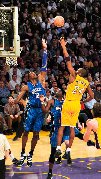 File:Kobe Bryant left floater.jpg