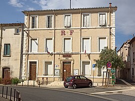 The town hall in Névian