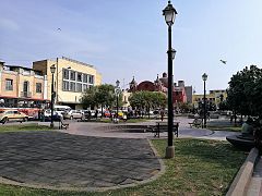 La plaza de Italia desde el jirón Junín