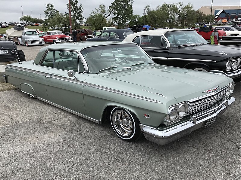 File:1962 Chevrolet Impala lowrider.jpg