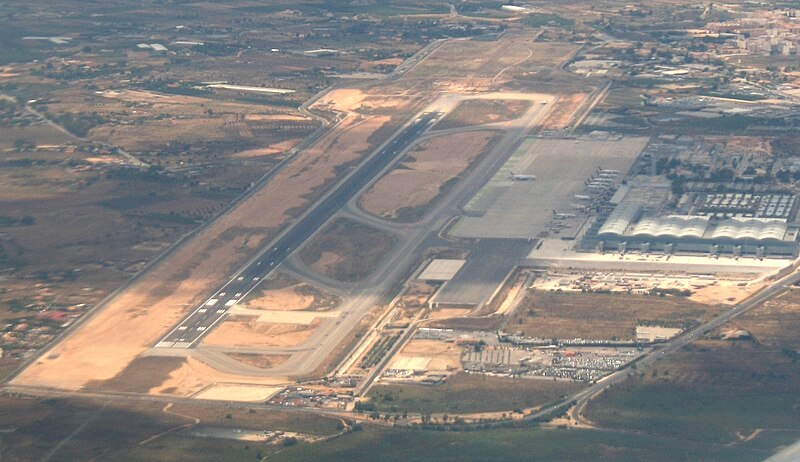 Archivo:Alicante airport.jpg