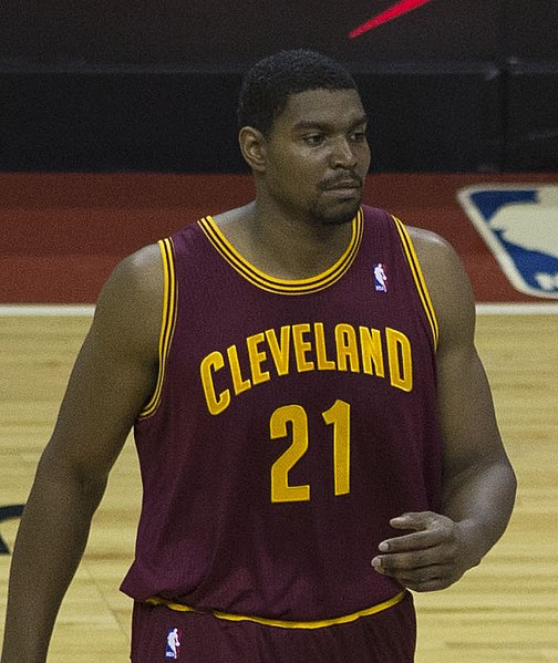 File:Andrew Bynum Cavs.jpg