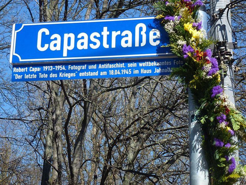 File:Capastraße.jpg